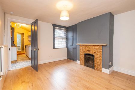 2 bed House - Mid Terrace To Let - Photo 3