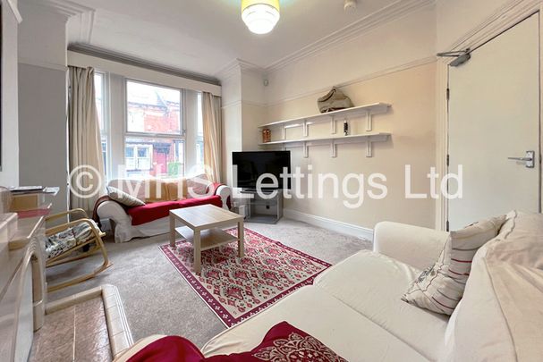 4 Bedroom Mid Terraced House for rent in Burchett Grove - Photo 1