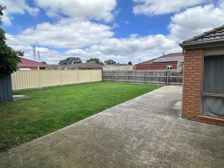 Spacious 3-Bedroom Home for Rent in Cranbourne West - Photo 5