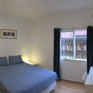 Room 3 (Non Ensuite) - Photo 2