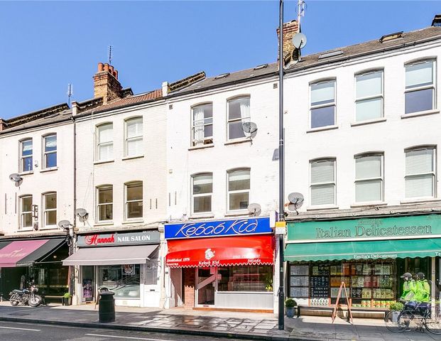 2 bedroom flat in Fulham - Photo 1