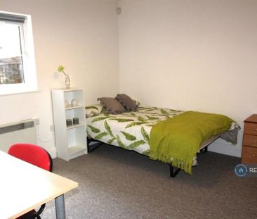 4 bedroom flat to rent - Photo 6