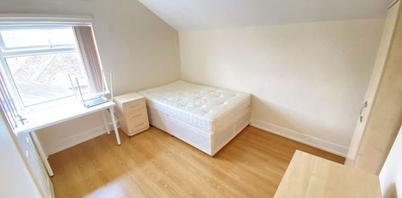 3 Bed Student Accommodation - Photo 2