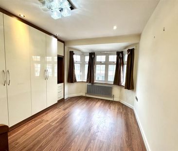 4 bedroom end of terrace house to rent - Photo 5