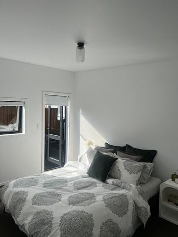 Fully furnished modern unit imcl power - Photo 4