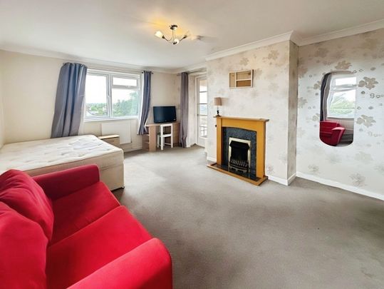 One-Bedroom House share - Photo 1