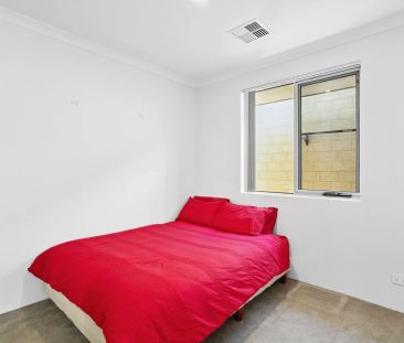 Family Comfort Meets Modern Living - Photo 6