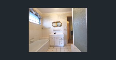 Lovely Low-set Home, Quiet Street - Photo 3