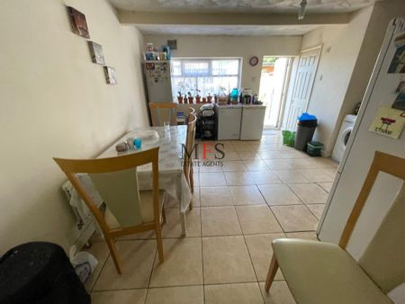 4 bedroom house to rent - Photo 2