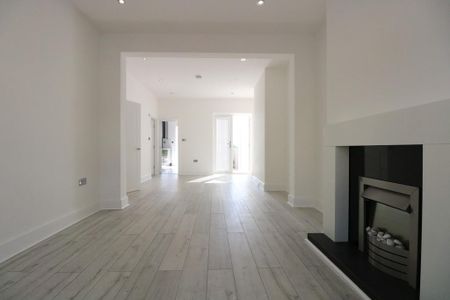 5 bedroom semi-detached house to rent - Photo 4