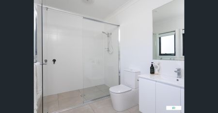 Three-Bedroom Modern Townhome with Ducted A/C - Photo 5