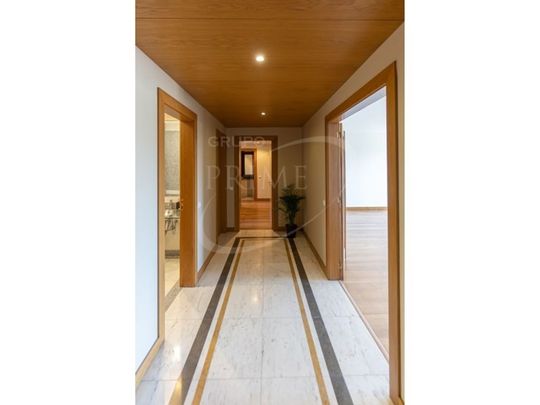 4 room luxury Flat for rent in Praca do Imperio, Porto, Distrito do Porto - Photo 1