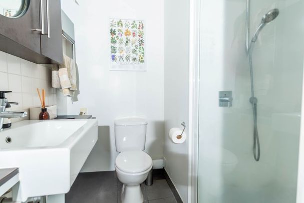 Sunny Furnished Apartment with 2 Carparks - Photo 1