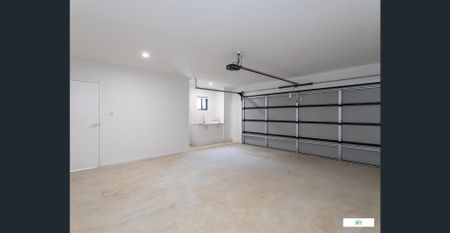 Three-Bedroom Modern Townhome with Ducted A/C - Photo 3