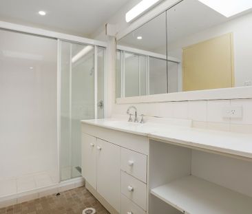 Affordable Coastal Living in Surfers Paradise - Photo 6