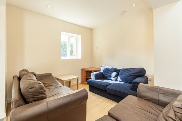Valentia Road, Headington - Photo 1