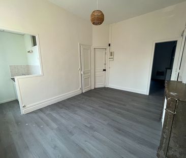 T2 situé Place Jacquart à Lille, à proximité du métro République Be... - Photo 1