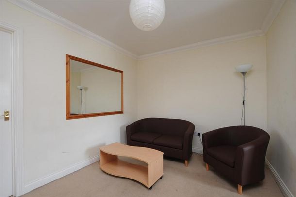 3 bedroom flat to rent - Photo 1