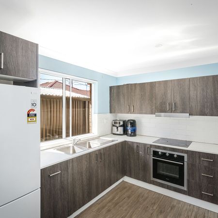PRIVATE & MODERN GRANNY FLAT IN CONVENIENT LOCATION - Photo 3