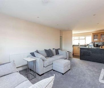 Alderney Gardens, Wickford, Essex, SS11 - Photo 1