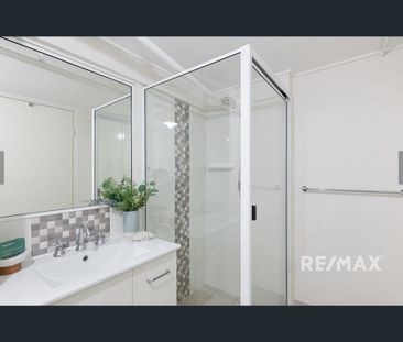 30 Tandanya Street, Mansfield, Qld 4122 - Photo 3