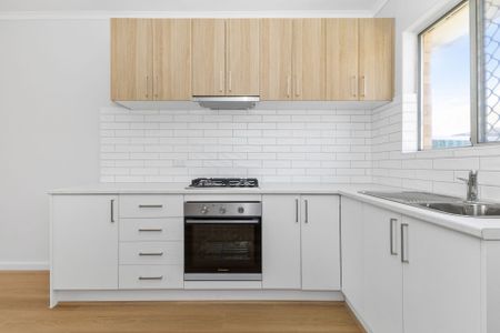 Stylish city to sea living - Photo 4