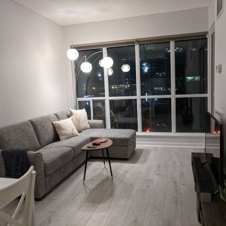 Spacious super clean Downtown Toronto Furnished Condo with Parking ava - Photo 1