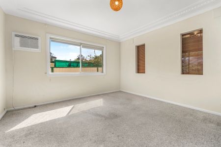 Spacious Four-Bedroom Home - Photo 5