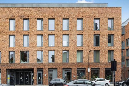 Modern one bedroom flat in a loft-style apartment development. - Photo 4
