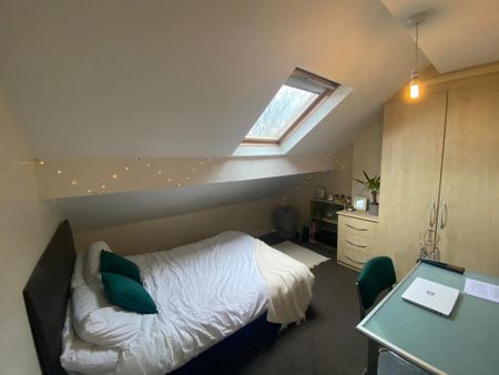 3 bedroom flat to rent - Photo 2