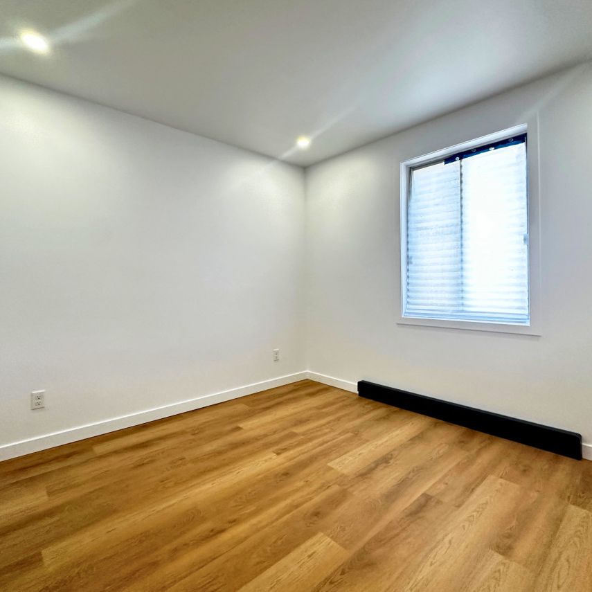 Logement de 2 chambres entièrement rénové sur deux étages - Photo 1