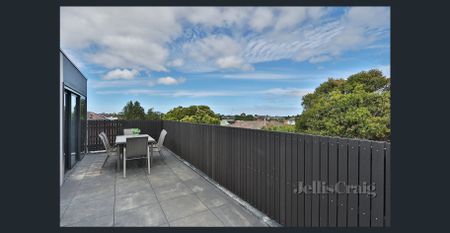 Modern Town Residence in the Heart of Bentleigh East - Photo 4