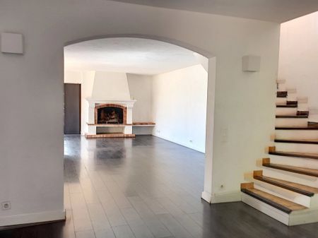 Location Maison 5 pièces 209m² MOUGINS 06250 - Photo 3