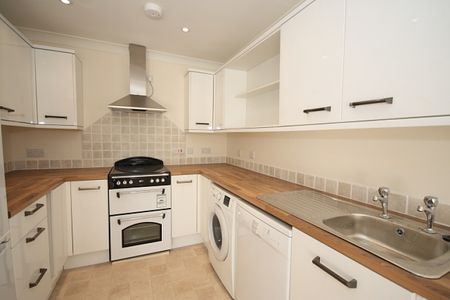 Wych Hill Lane, Woking - Photo 3