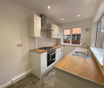 2 bedroom end of terrace house to rent - Photo 5