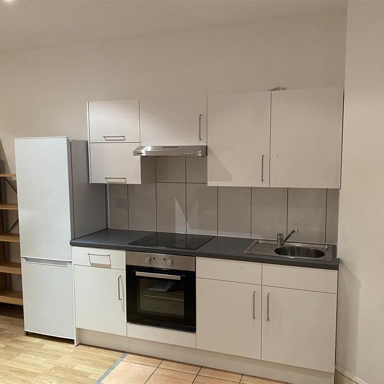Studio to rent - Photo 1