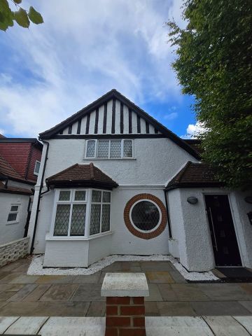 4 Bed Detached House, Brookside Road, NW11 - Photo 4