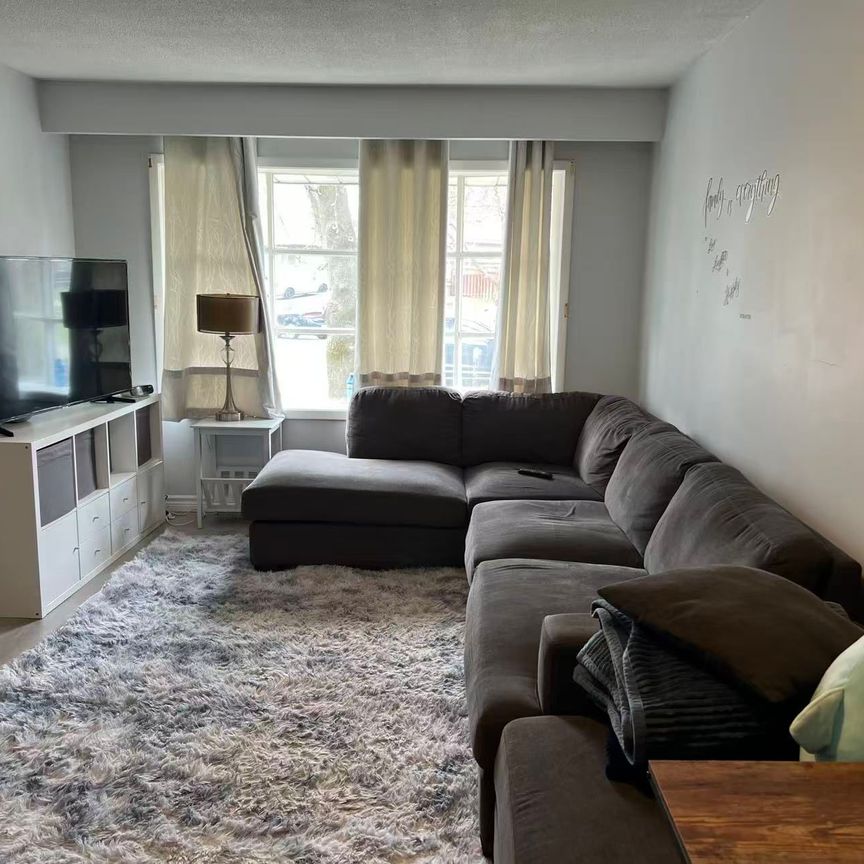 For Lease - 181 Cedarvale Crescent, Waterloo, Ontario - Photo 1