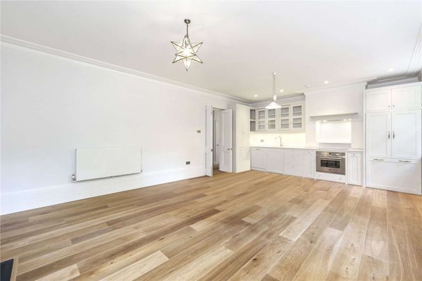 A stunning three bedroom, two bathroom apartment offering over 1,400 sq ft of living space. - Photo 1