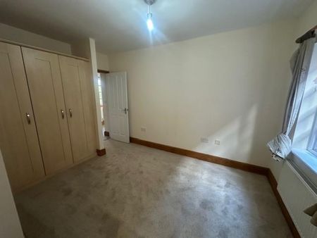 2 bedroom Flat To Let - Photo 3