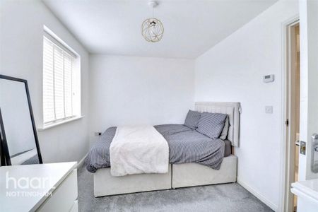 3 bedroom semi-detached house to rent - Photo 4