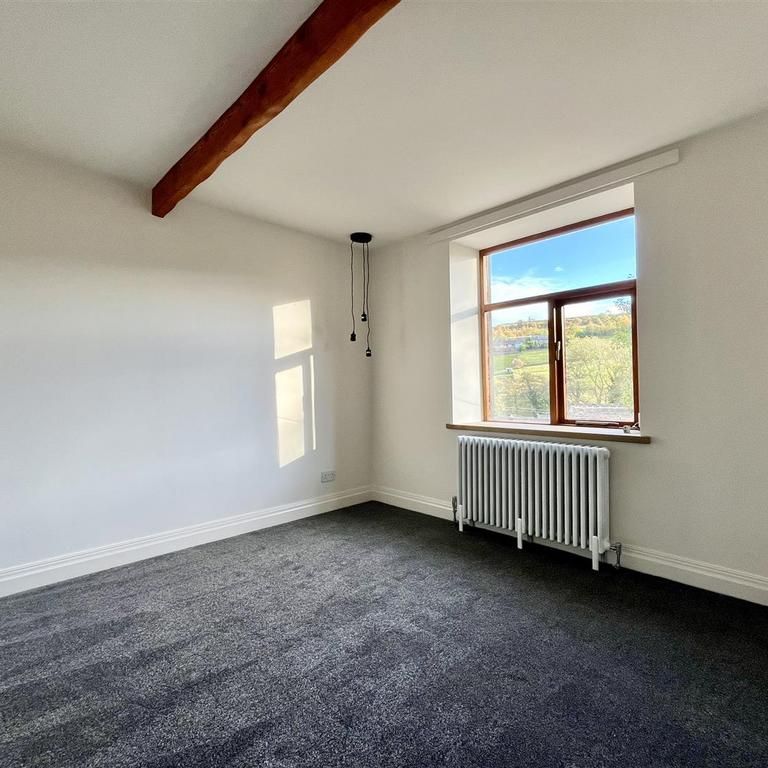 2 bedroom character property to rent - Photo 1