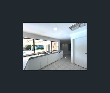 LOCATION !!! CLOSE TO SHOPS AND SCHOOL - Photo 4