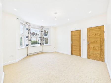 5 bedroom semi-detached house to rent - Photo 2