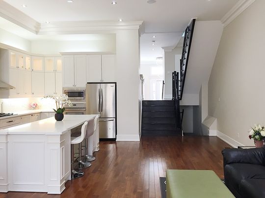 Toronto Furnished House Rental in East York - 4 Bed, 2.5 Bath with Fireplace and Private Yard in East York - Photo 1