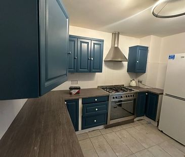 Room in a Shared House, Roman Road, E6 - Photo 5