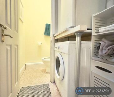 3 bedroom flat to rent - Photo 4