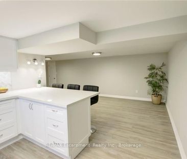 For Lease - 2093 Maplewood Drive Unit# LOWER, Burlington, Ontario - Photo 2