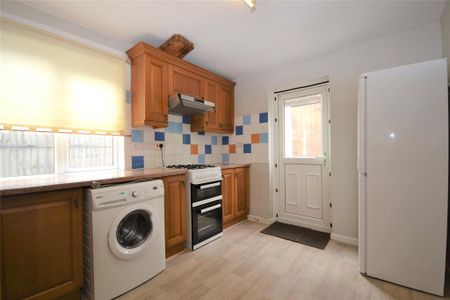 3 bedroom semi-detached house to rent - Photo 5