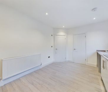 Manchester Road, Tyldesley, M29 - Photo 3